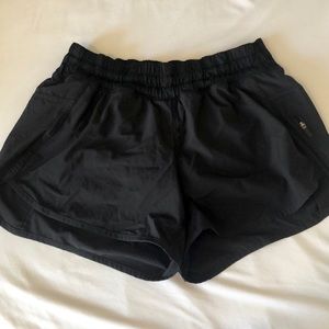 LULULEMON TRACKER IV SHORTS - SIZE 8
